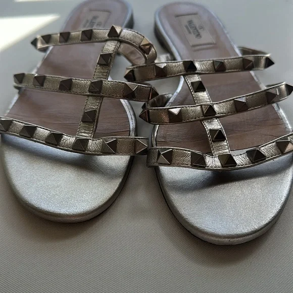 AUTHENTIC Valentino Garavani Rockstud Sandals